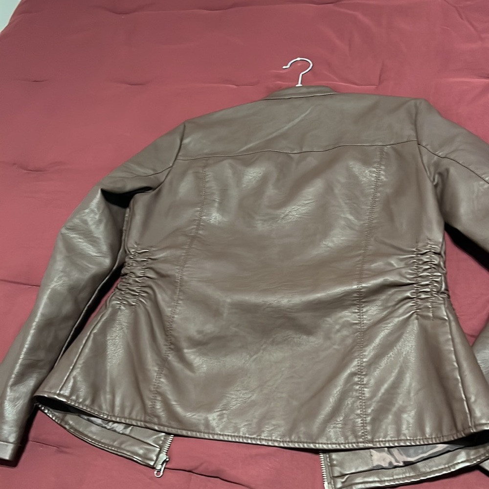 Leather jacket - Picture 2 of 2